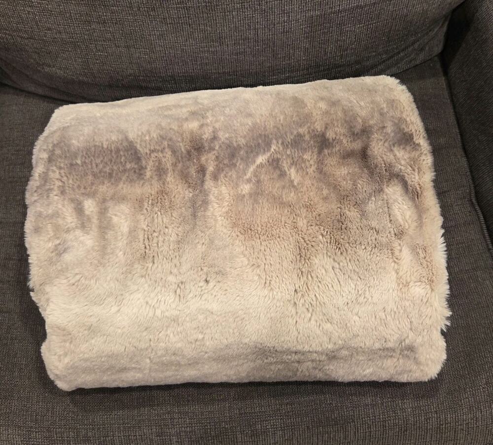 Mon Chateau Luxury Collection Faux Fur Throw Blanket Tan 60 X 70 New